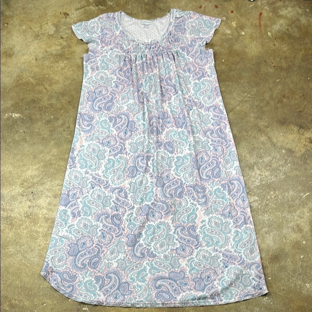 Miss Elaine Blue and Pink Paisley Nightgown
Size: Large